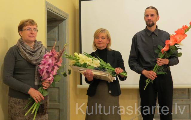 Muzeja darbinieki Ināra Znotiņa, Sarma Anģēna un Agris Dzenis, muzeja atklāšanā pēc rekonstrukcijas    13.09.2012